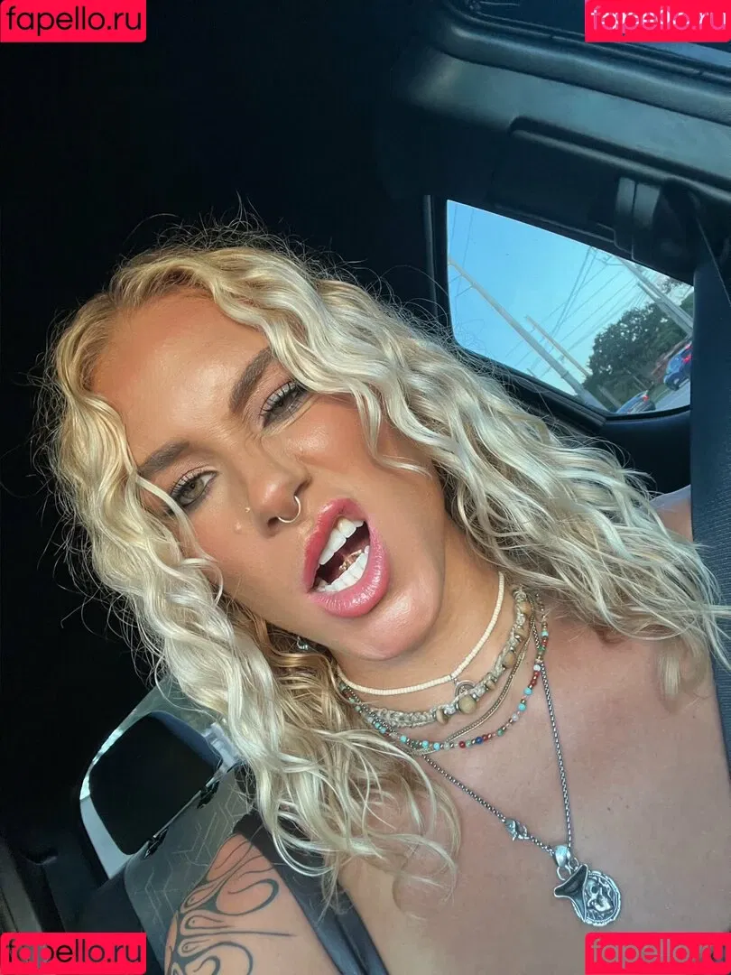 Sol Ruca / solrucawwe / solrvca Onlyfans Photo Gallery 