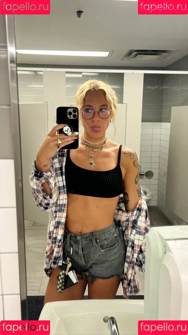 Sol Ruca / solrucawwe / solrvca Onlyfans Photo Gallery 
