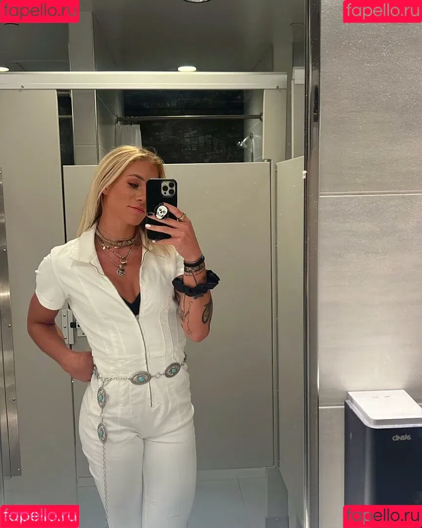 Sol Ruca / solrucawwe / solrvca Onlyfans Photo Gallery 