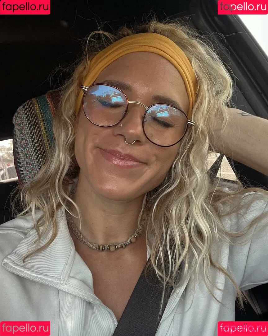 Sol Ruca / solrucawwe / solrvca Onlyfans Photo Gallery 