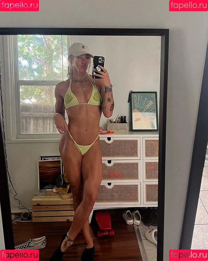 Sol Ruca / solrucawwe / solrvca Onlyfans Photo Gallery 