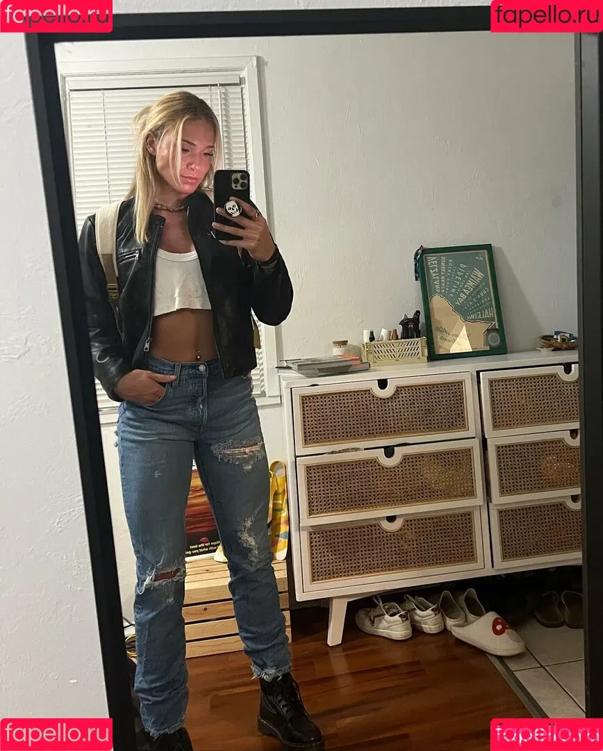 Sol Ruca / solrucawwe / solrvca Onlyfans Photo Gallery 