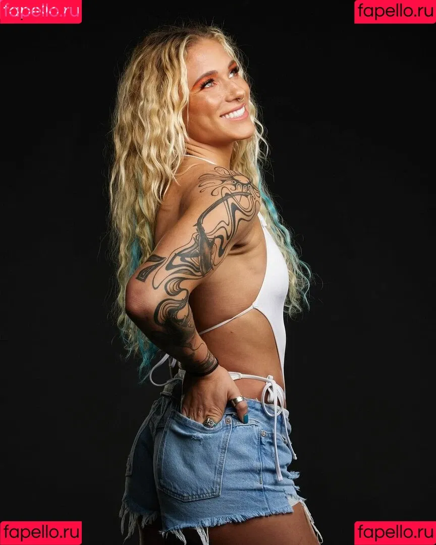 Sol Ruca / solrucawwe / solrvca Onlyfans Photo Gallery 