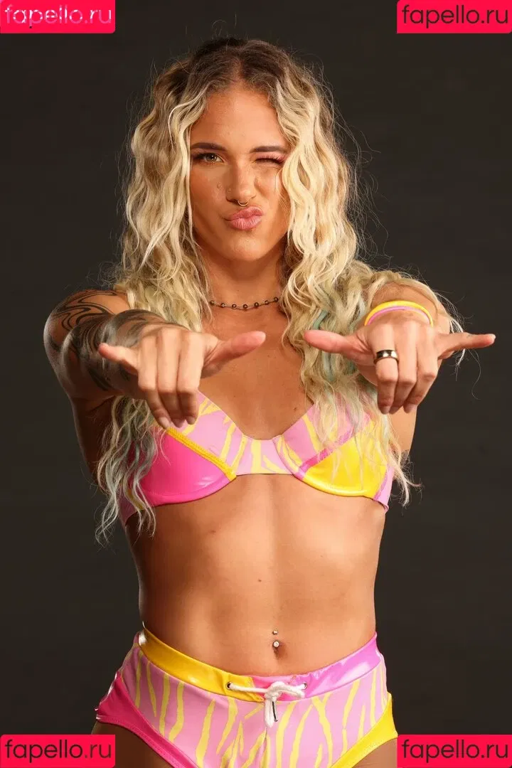 Sol Ruca / solrucawwe / solrvca Onlyfans Photo Gallery 