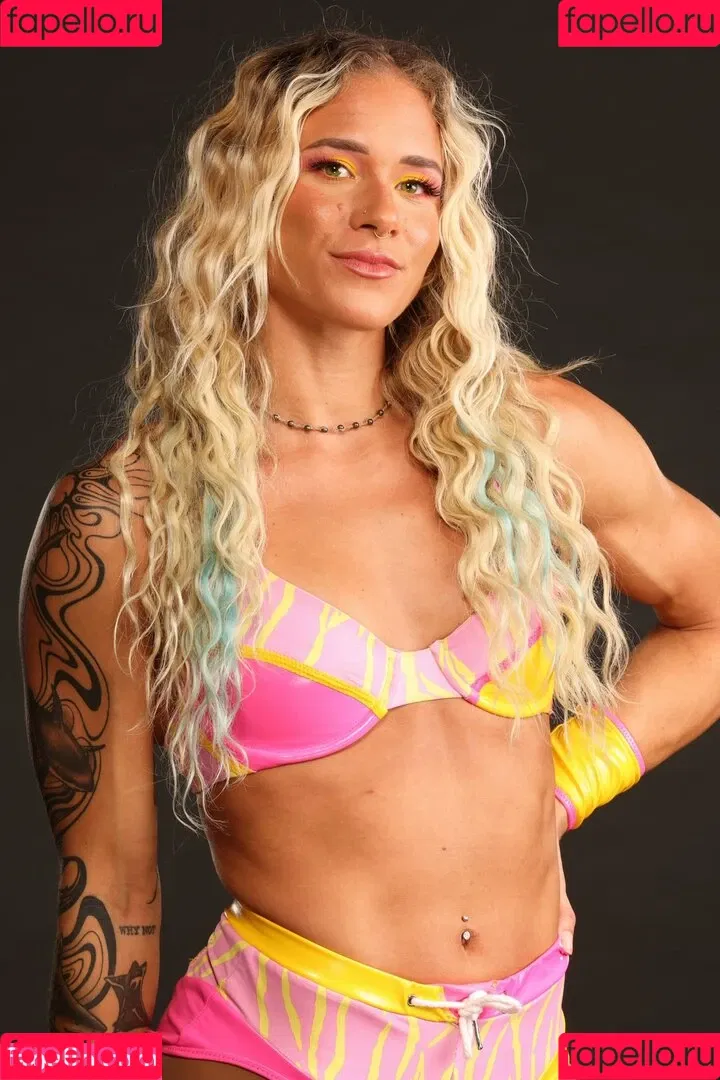 Sol Ruca / solrucawwe / solrvca Onlyfans Photo Gallery 