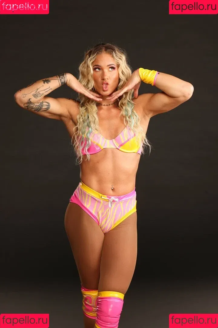 Sol Ruca / solrucawwe / solrvca Onlyfans Photo Gallery 