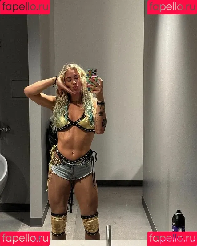 Sol Ruca / solrucawwe / solrvca Onlyfans Photo Gallery 