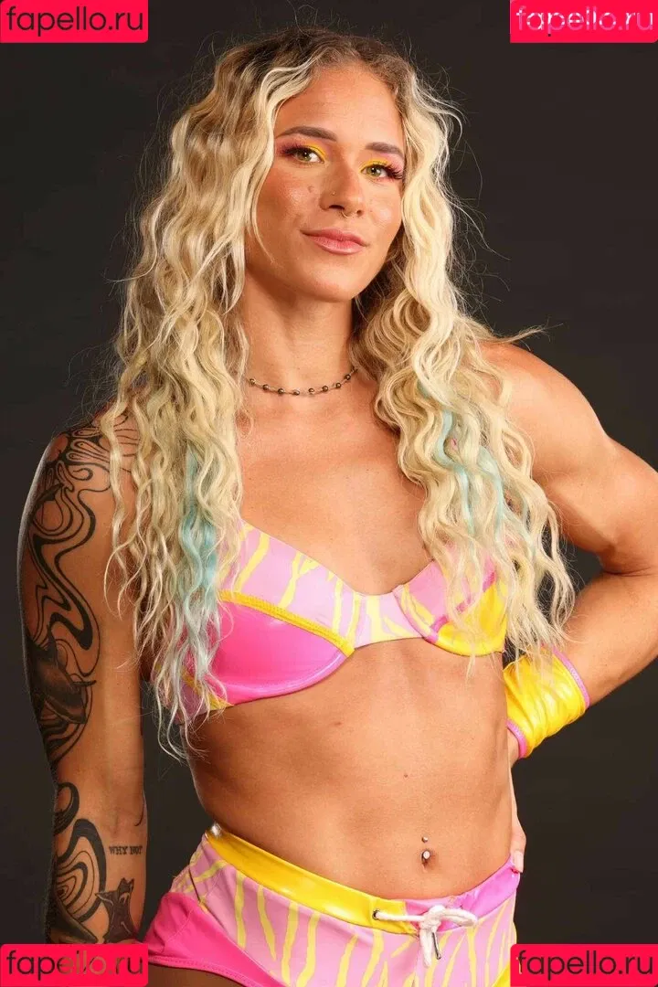 Sol Ruca / solrucawwe / solrvca Onlyfans Photo Gallery 