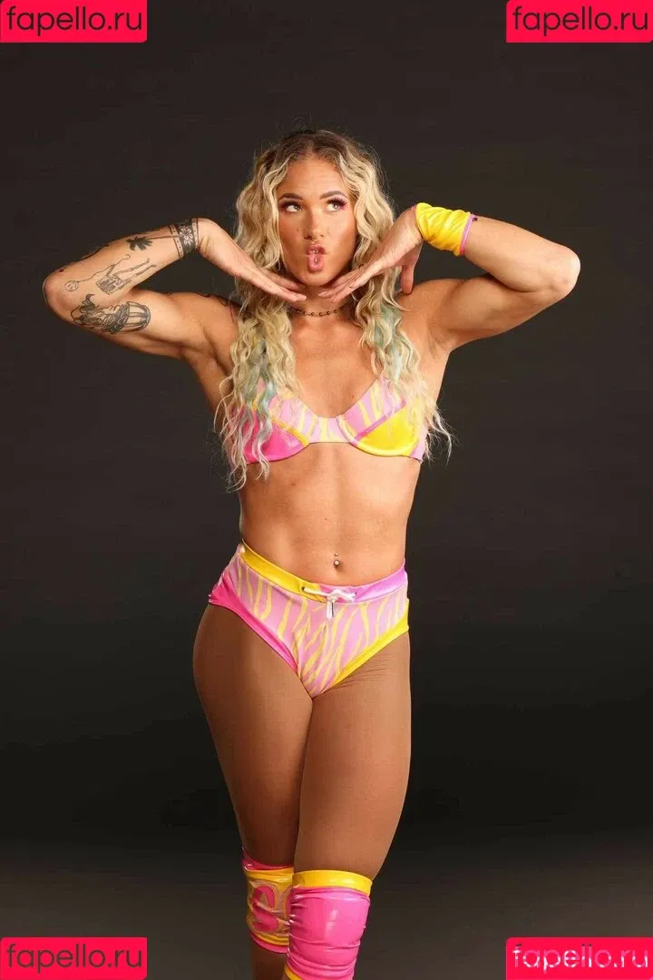 Sol Ruca / solrucawwe / solrvca Onlyfans Photo Gallery 