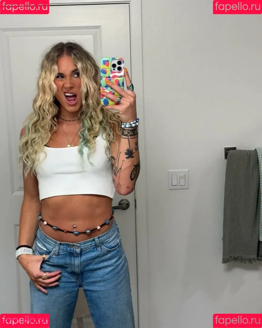 Sol Ruca / solrucawwe / solrvca Onlyfans Photo Gallery 