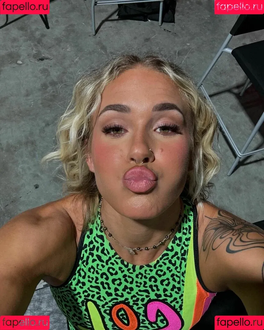 Sol Ruca / solrucawwe / solrvca Onlyfans Photo Gallery 