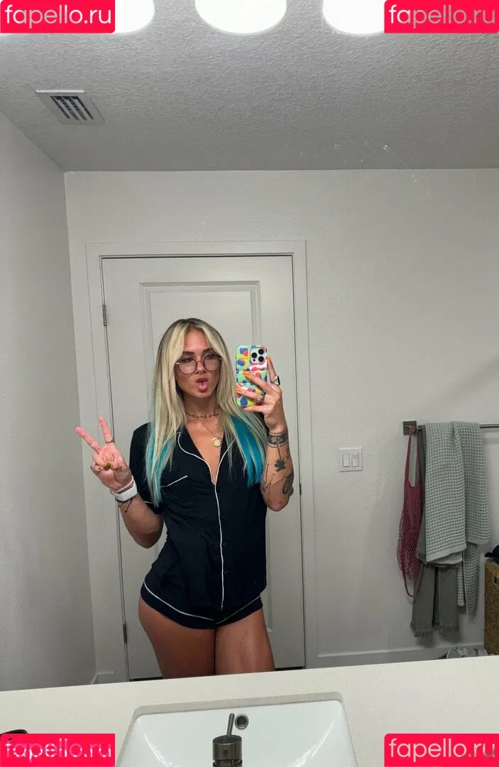 Sol Ruca / solrucawwe / solrvca Onlyfans Photo Gallery 