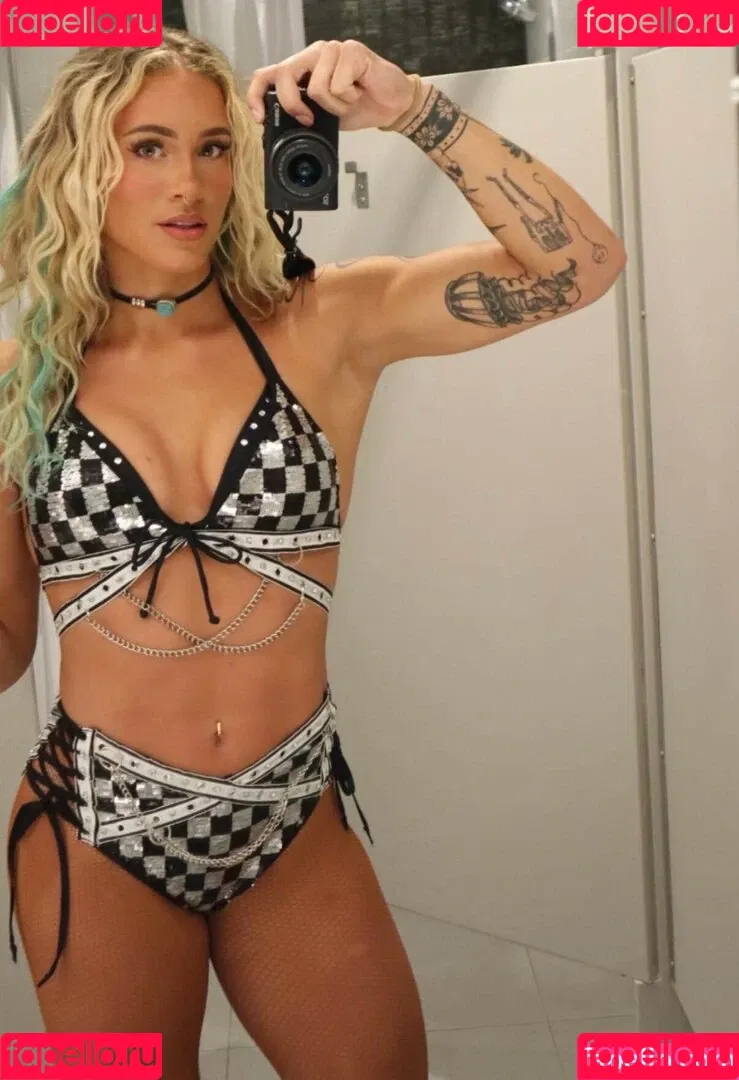 Sol Ruca / solrucawwe / solrvca Onlyfans Photo Gallery 