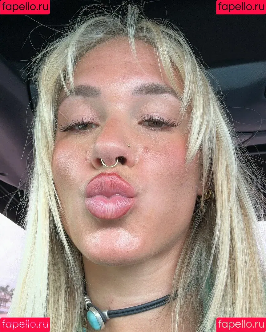 Sol Ruca / solrucawwe / solrvca Onlyfans Photo Gallery 