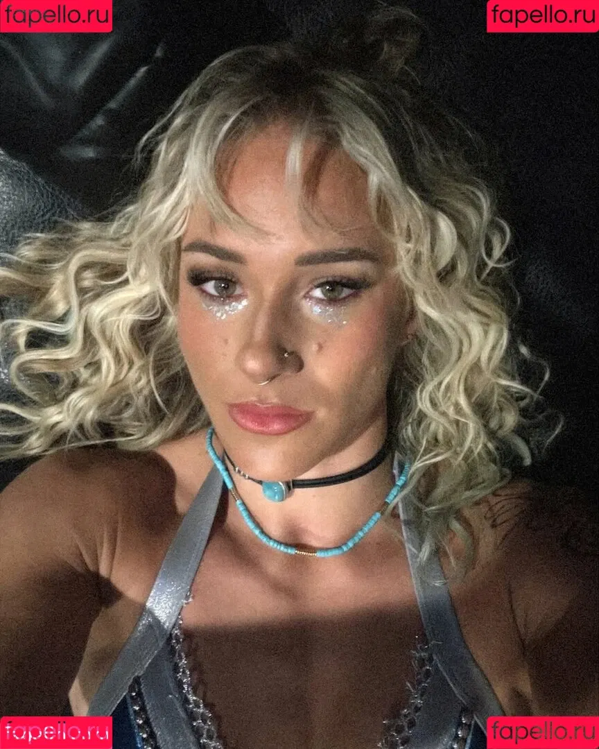 Sol Ruca / solrucawwe / solrvca Onlyfans Photo Gallery 