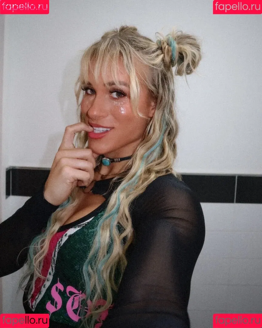 Sol Ruca / solrucawwe / solrvca Onlyfans Photo Gallery 