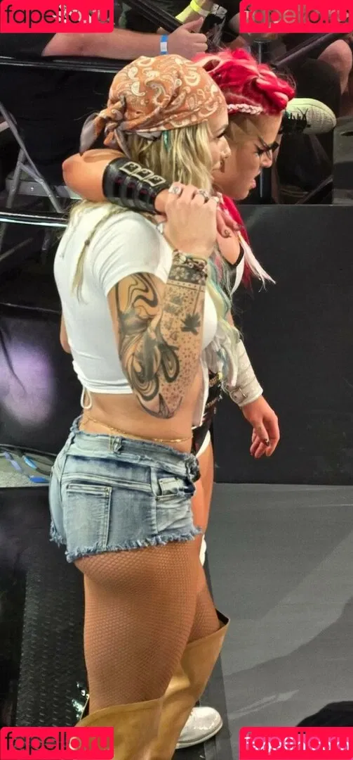 Sol Ruca / solrucawwe / solrvca Onlyfans Photo Gallery 