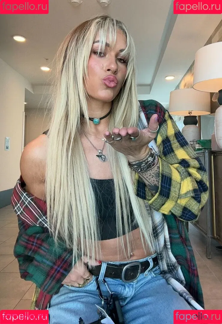 Sol Ruca / solrucawwe / solrvca Onlyfans Photo Gallery 
