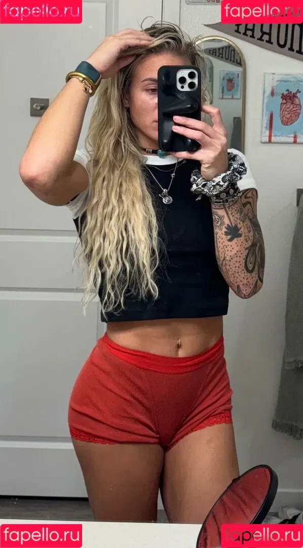 Sol Ruca / solrucawwe / solrvca Onlyfans Photo Gallery 
