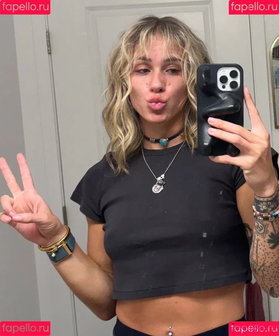 Sol Ruca / solrucawwe / solrvca Onlyfans Photo Gallery 
