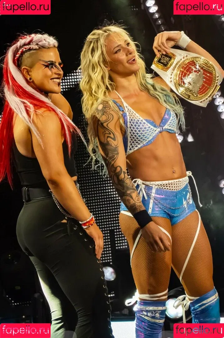 Sol Ruca / solrucawwe / solrvca Onlyfans Photo Gallery 