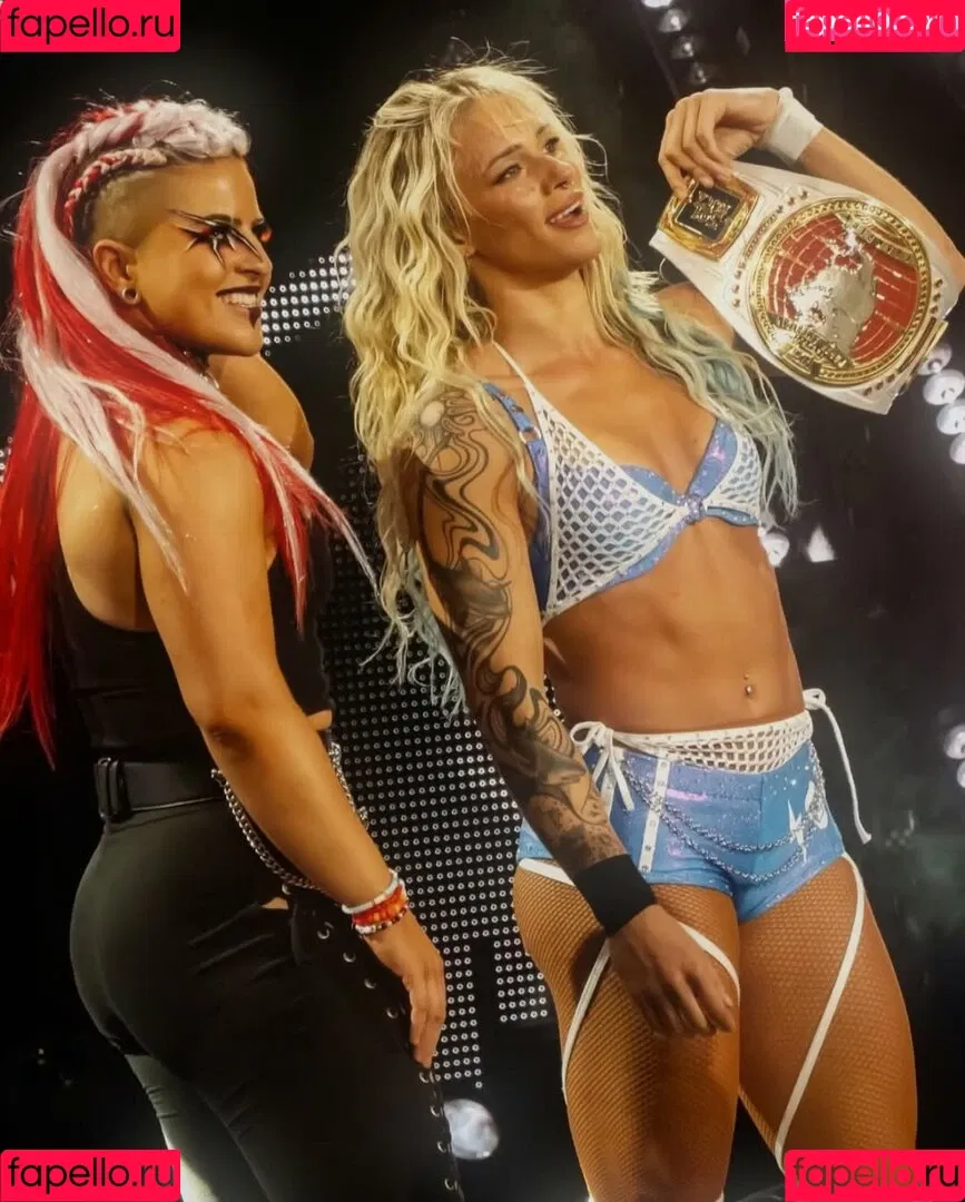 Sol Ruca / solrucawwe / solrvca Onlyfans Photo Gallery 
