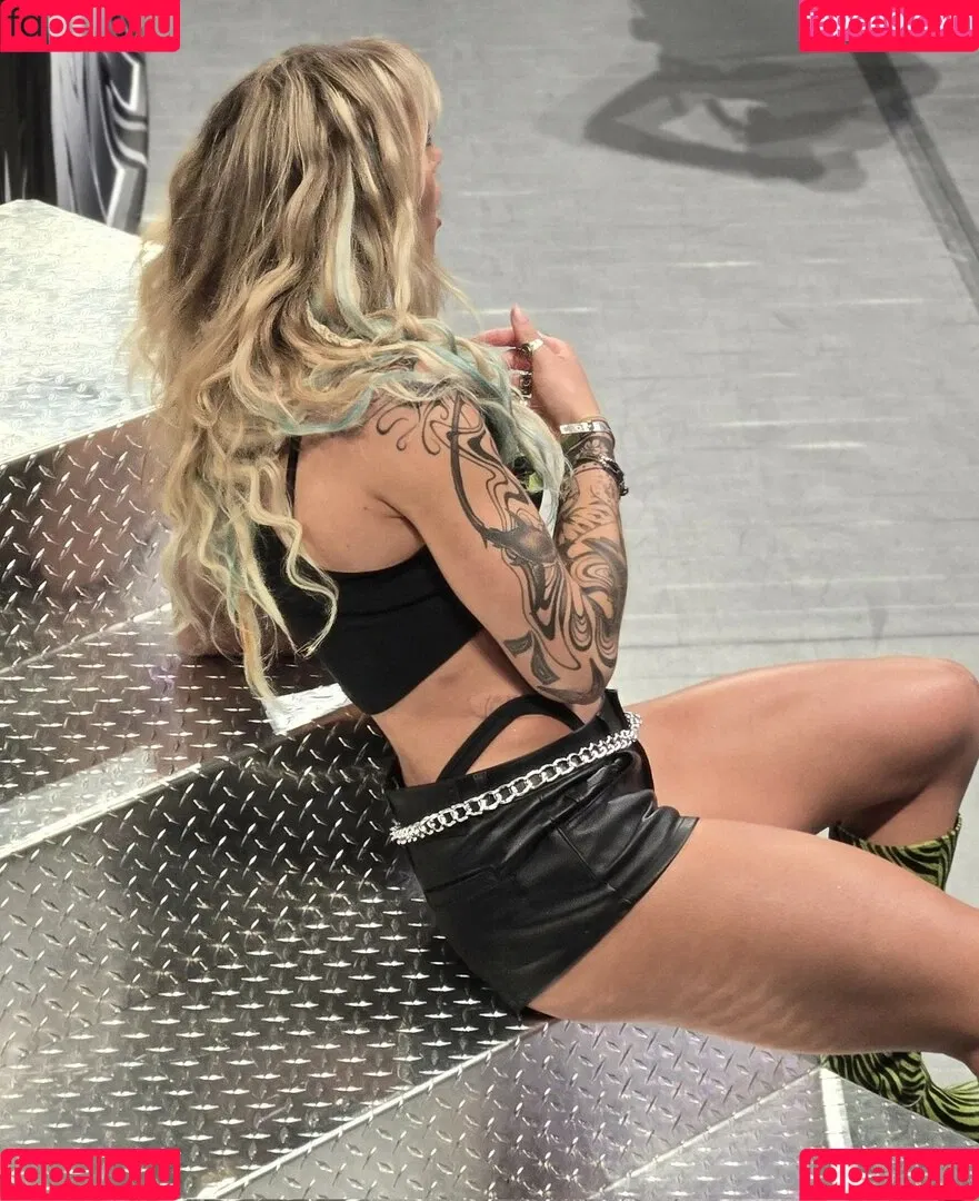 Sol Ruca / solrucawwe / solrvca Onlyfans Photo Gallery 