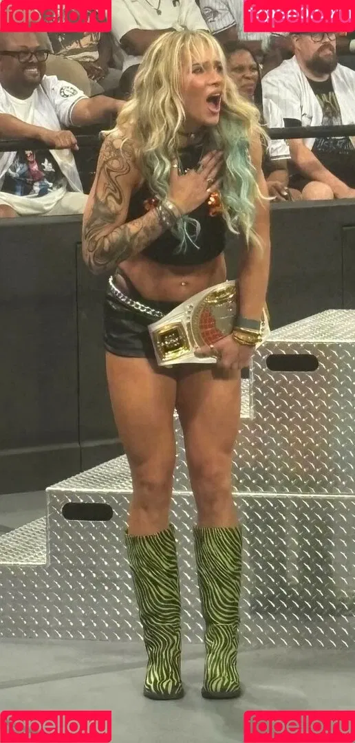 Sol Ruca / solrucawwe / solrvca Onlyfans Photo Gallery 