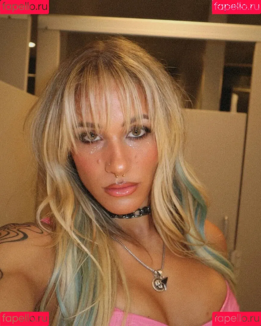 Sol Ruca / solrucawwe / solrvca Onlyfans Photo Gallery 