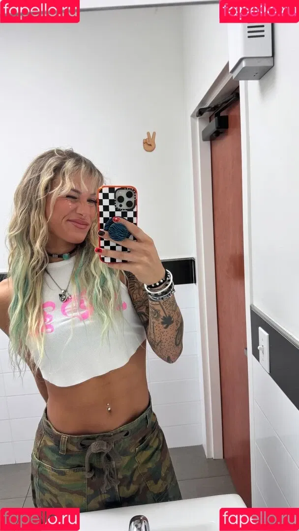 Sol Ruca / solrucawwe / solrvca Onlyfans Photo Gallery 