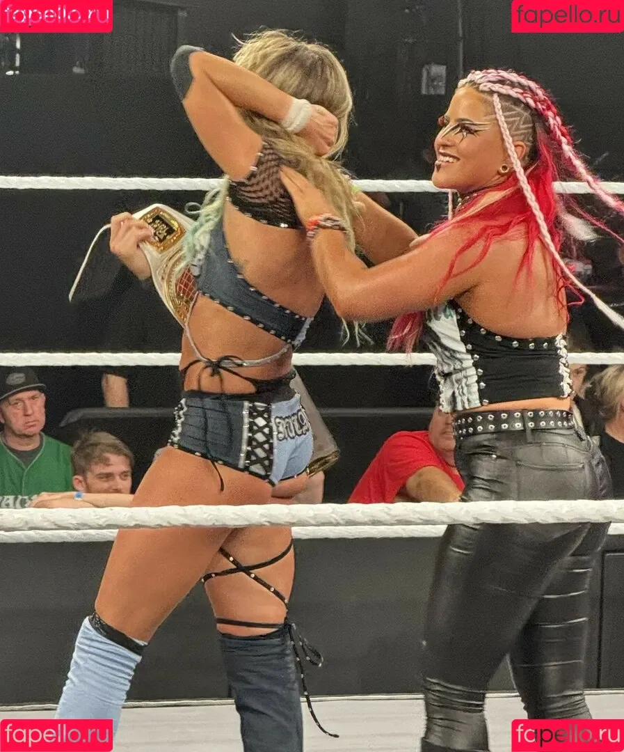 Sol Ruca / solrucawwe / solrvca Onlyfans Photo Gallery 