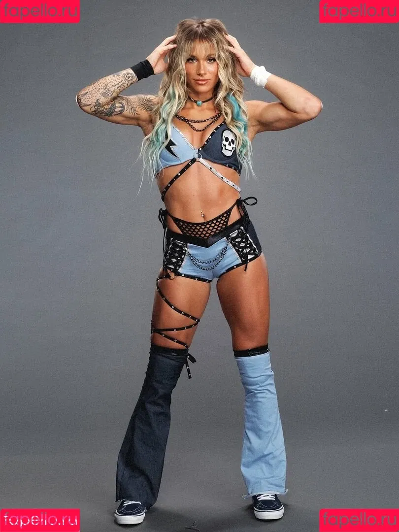 Sol Ruca / solrucawwe / solrvca Onlyfans Photo Gallery 