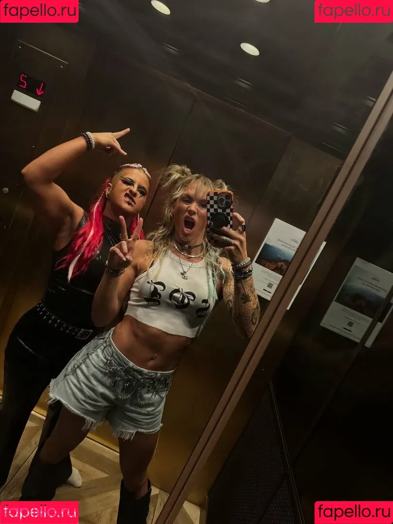 Sol Ruca / solrucawwe / solrvca Onlyfans Photo Gallery 