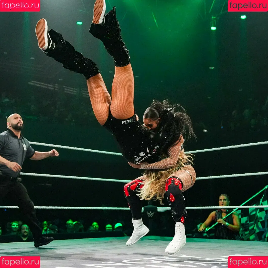 Sol Ruca / solrucawwe / solrvca Onlyfans Photo Gallery 