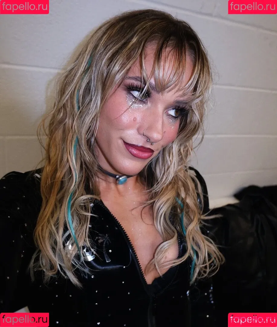 Sol Ruca / solrucawwe / solrvca Onlyfans Photo Gallery 