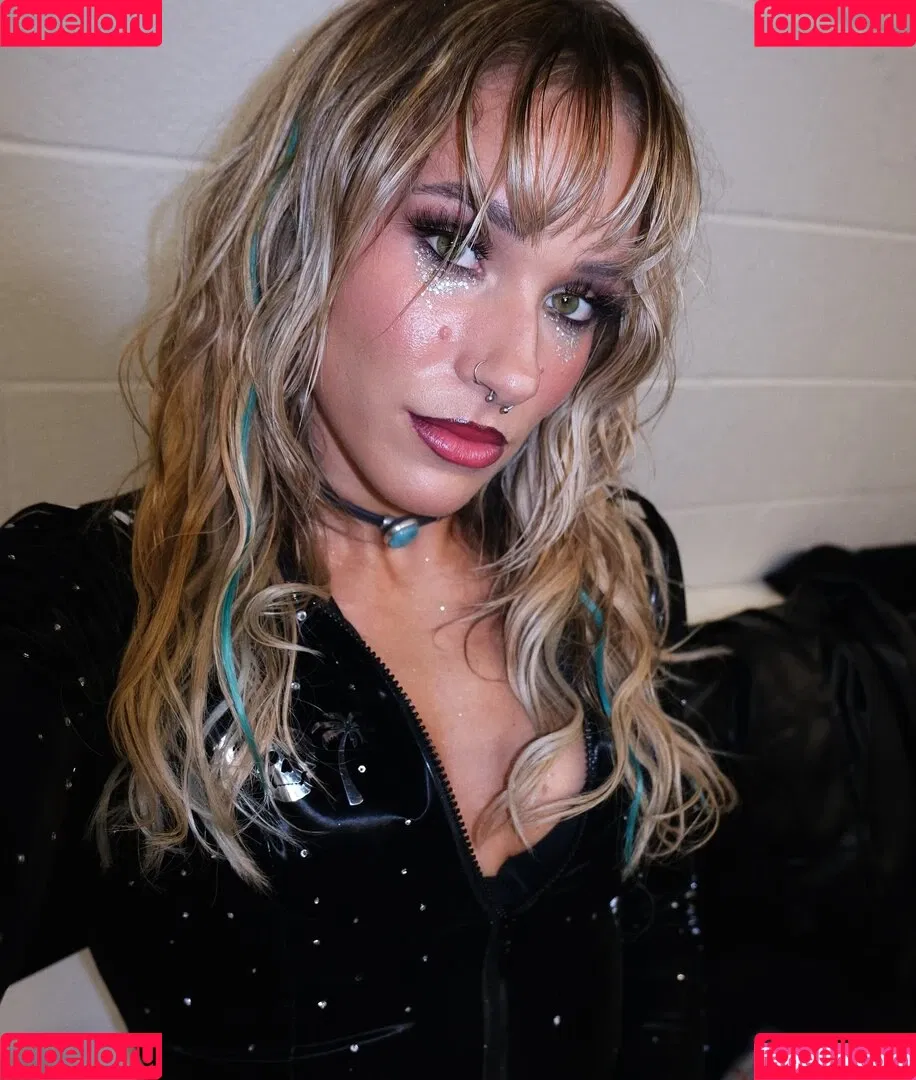 Sol Ruca / solrucawwe / solrvca Onlyfans Photo Gallery 