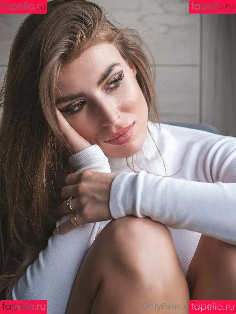 ella_ru / ella_ru_ Onlyfans Photo Gallery 