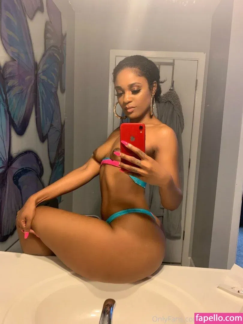 ella_ru / ella_ru_ Onlyfans Photo Gallery 