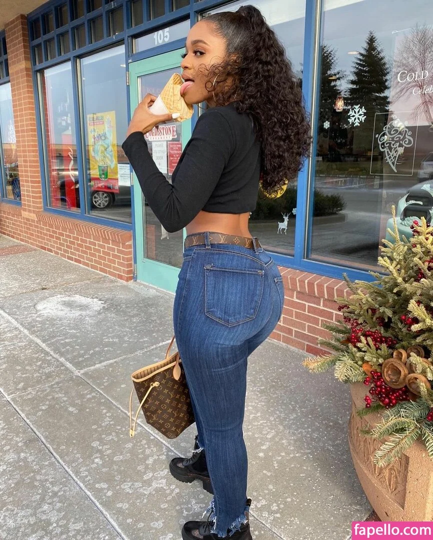 ella_ru / ella_ru_ Onlyfans Photo Gallery 