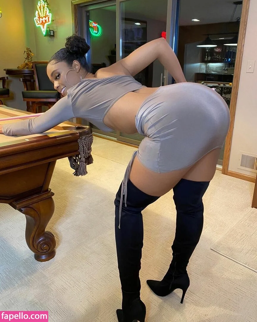 ella_ru / ella_ru_ Onlyfans Photo Gallery 