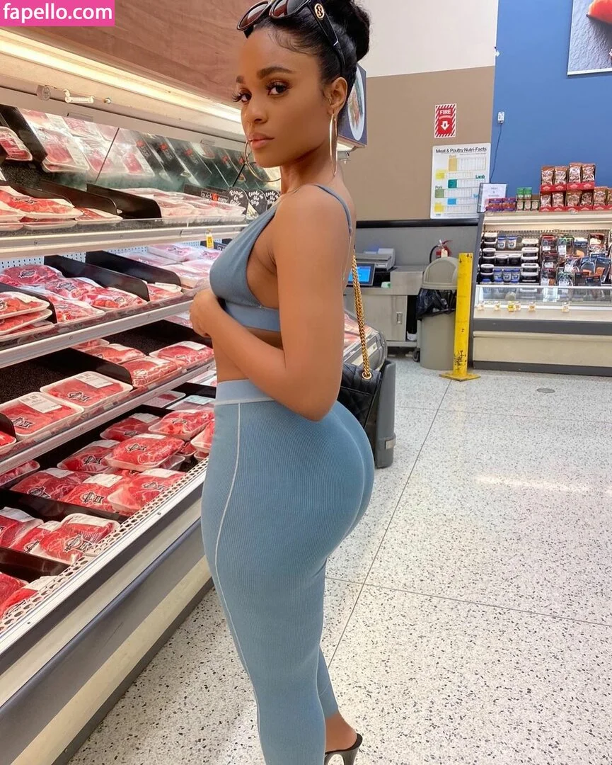 ella_ru / ella_ru_ Onlyfans Photo Gallery 