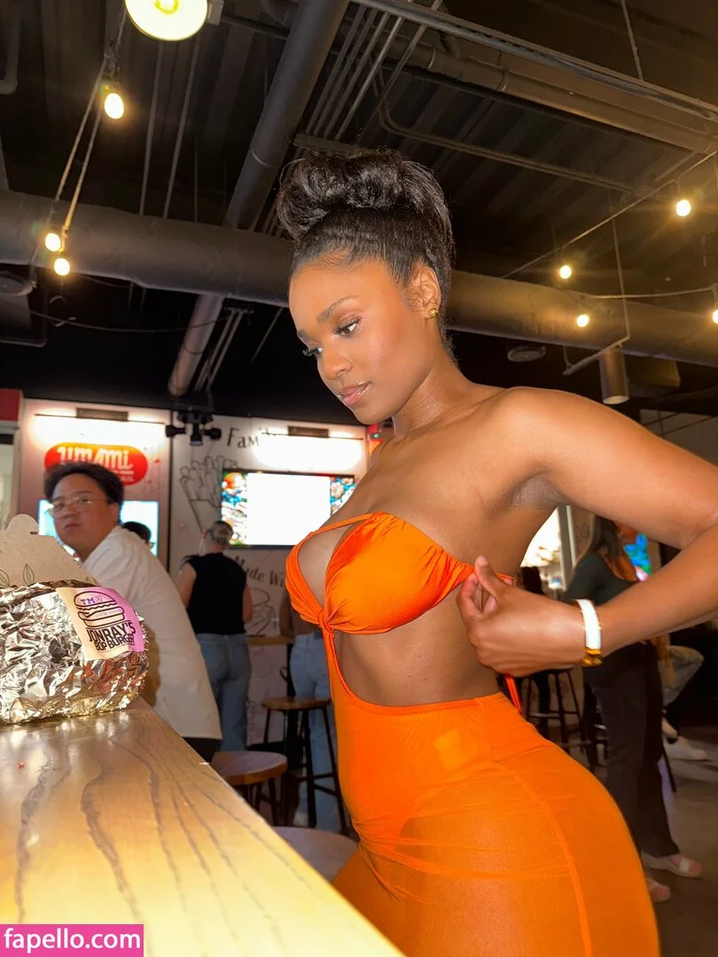 ella_ru / ella_ru_ Onlyfans Photo Gallery 