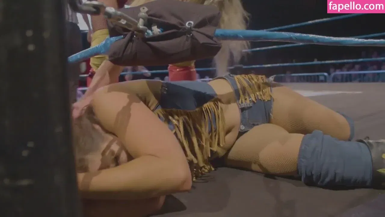 Mickie James / michelejames / themickiejames Onlyfans Photo Gallery 