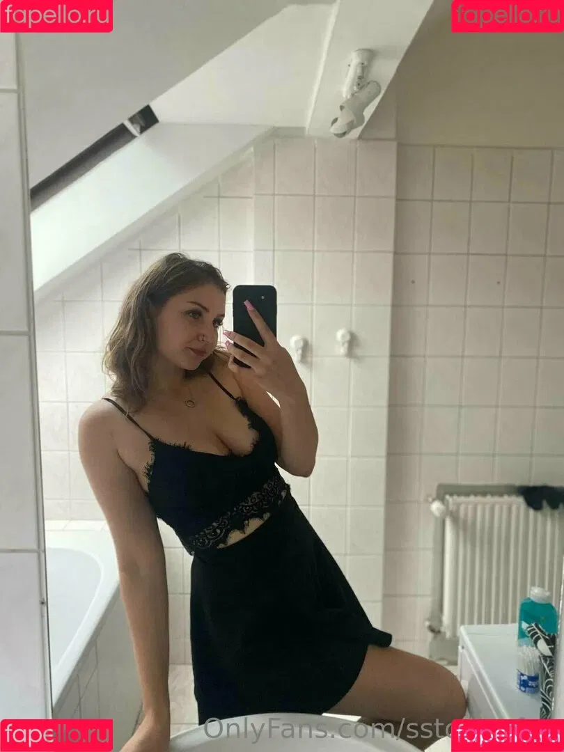 sstormyfox / st0rmfox Onlyfans Photo Gallery 