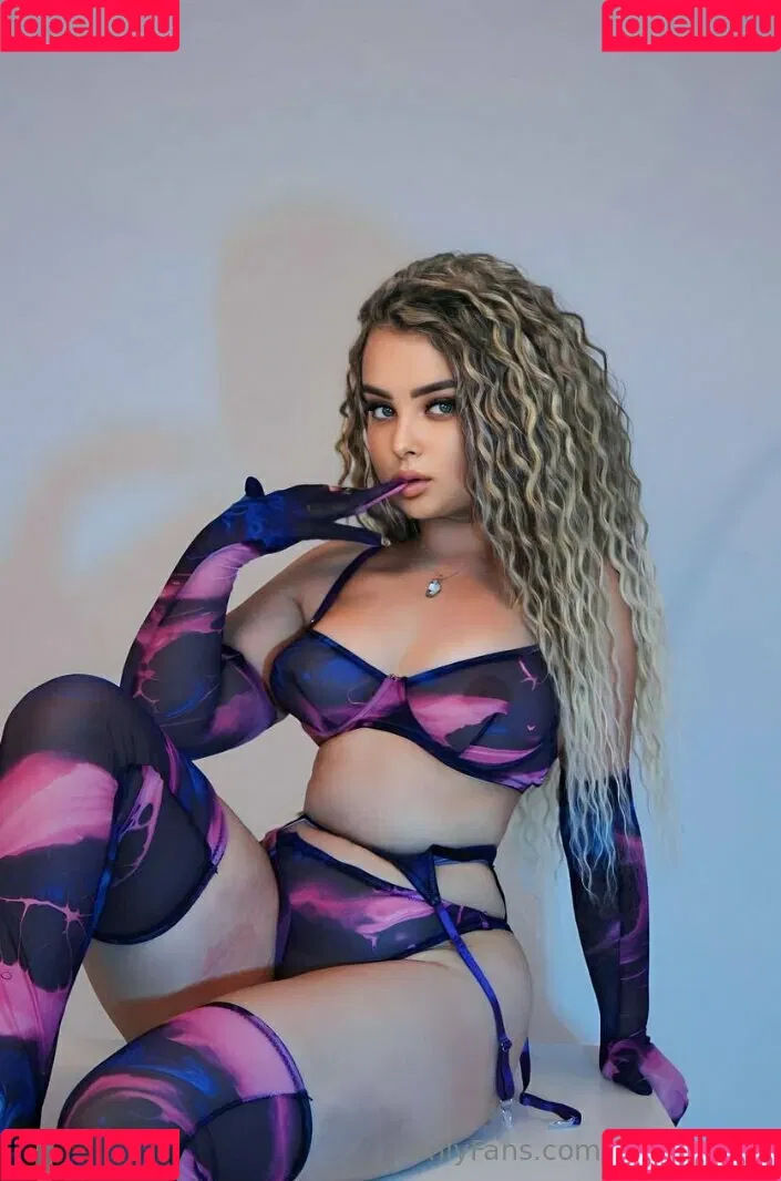 sstormyfox / st0rmfox Onlyfans Photo Gallery 