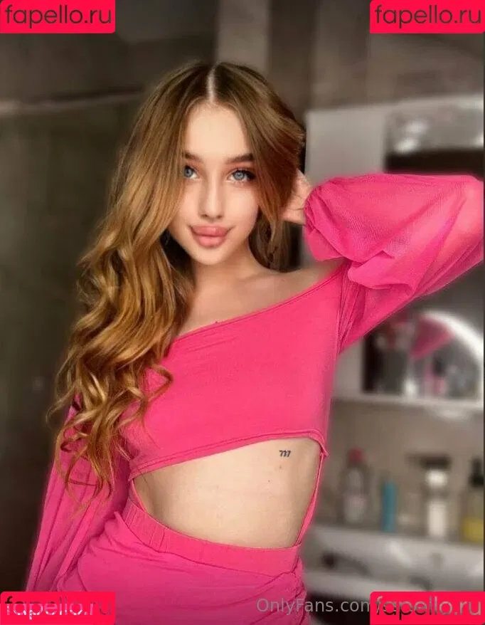 sstormyfox / st0rmfox Onlyfans Photo Gallery 