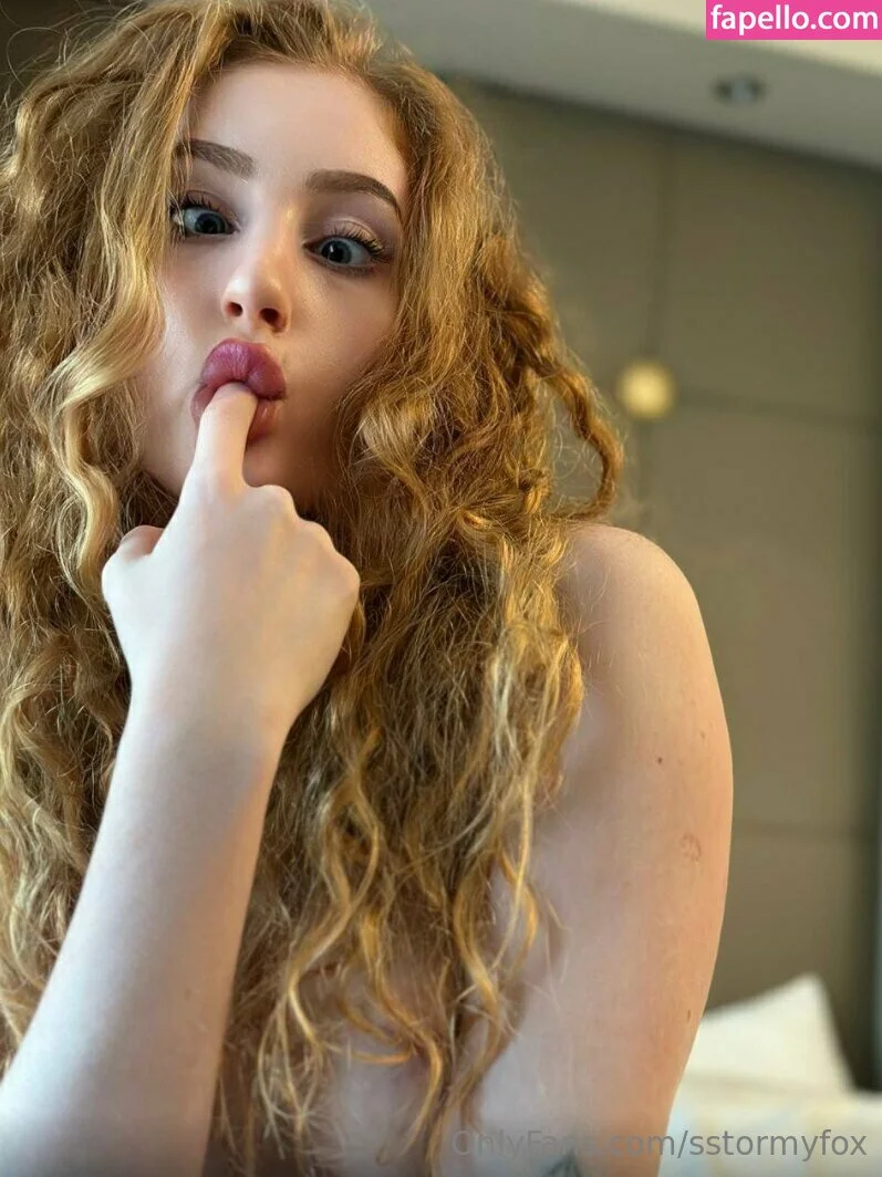 sstormyfox / st0rmfox Onlyfans Photo Gallery 