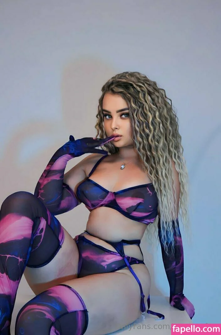 sstormyfox / st0rmfox Onlyfans Photo Gallery 