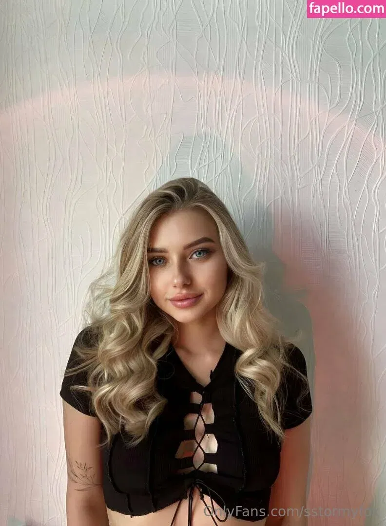 sstormyfox / st0rmfox Onlyfans Photo Gallery 