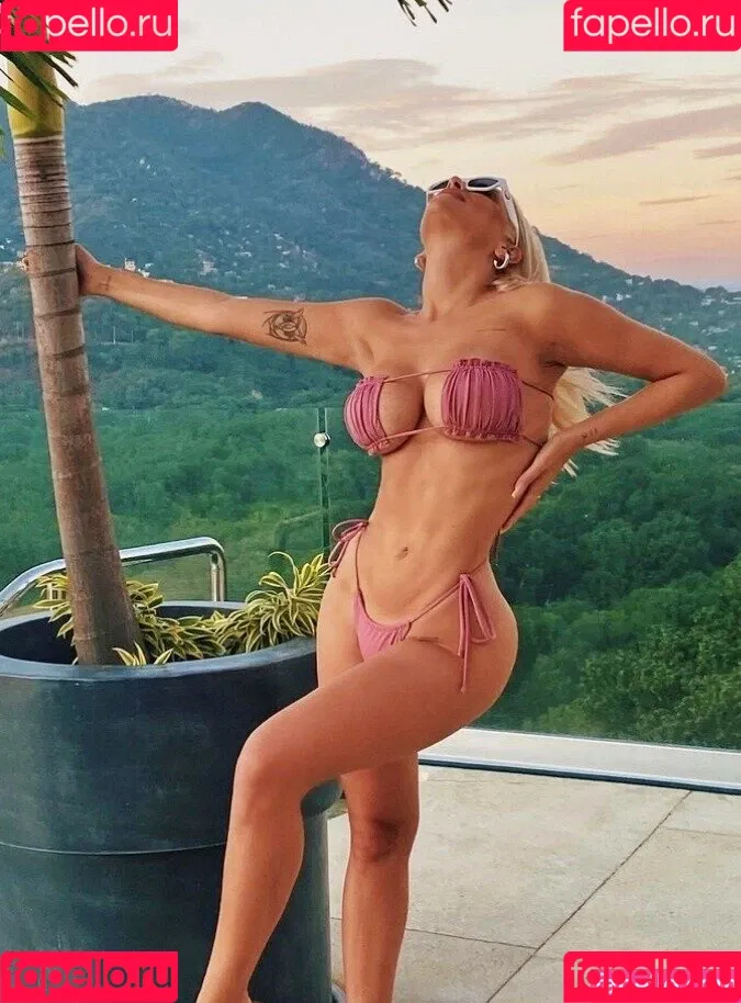 Antonella Mantovano / antomantovano Onlyfans Photo Gallery 